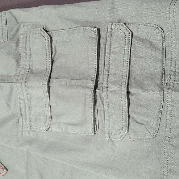 Relaxed Fit Cargo Shorts Size 36 - Olive - New - Picture 8 of 11